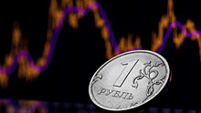 Рубль снижается к доллару и евро
