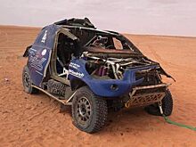 Видео: Американский бизнесмен списал свой джип на Дакаре