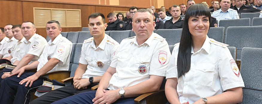 Наталья Тимошина поздравила сотрудников красногорской ГИБДД с праздником