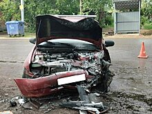 В Кирове водитель «Калины» влетел в припаркованный «Опель»