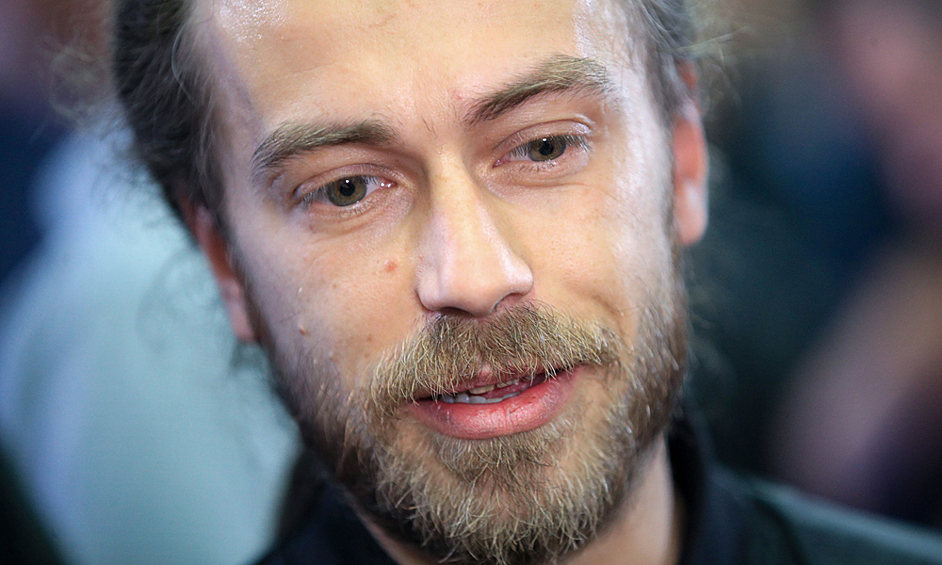 Затем музыкант решил полностью изменить свой стиль и ушел в андеграунд.