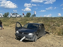 На трассе в Волгоградской области столкнулись фура и две легковушки