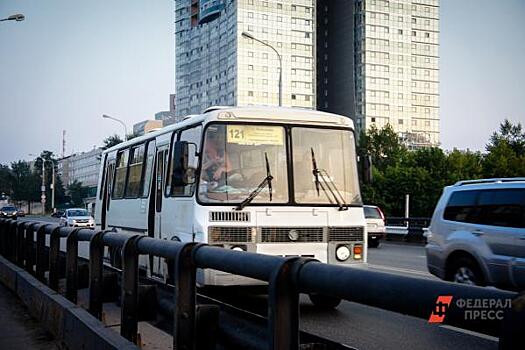 В Братске пенсионерка выпала из автобуса