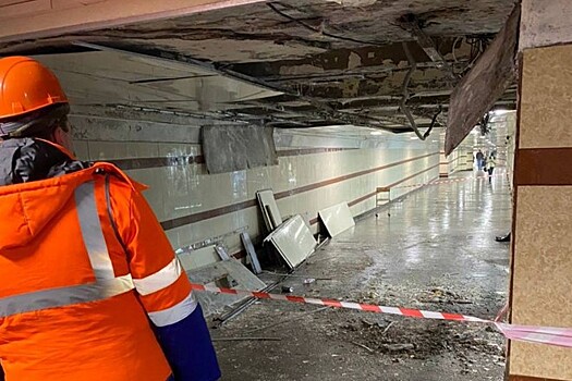 В переходе у метро «Комсомольская» рухнул потолок