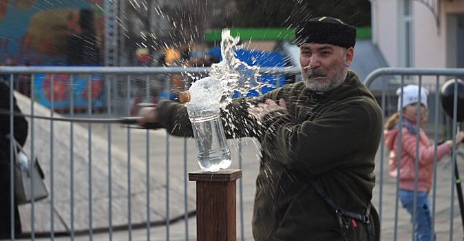 В Симферополе казаки прогоняли зиму шашками. Фоторепортаж