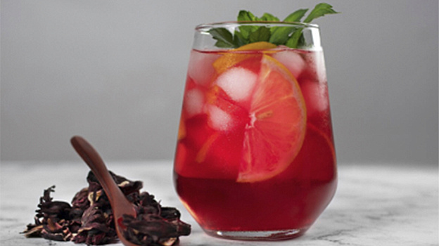 Диетолог посоветовал россиянам в жару пить каркаде