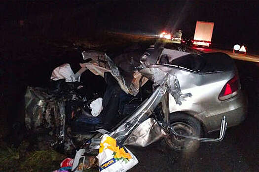 В Тюменской области автомобиль врезался в большегруз, пострадала пенсионерка