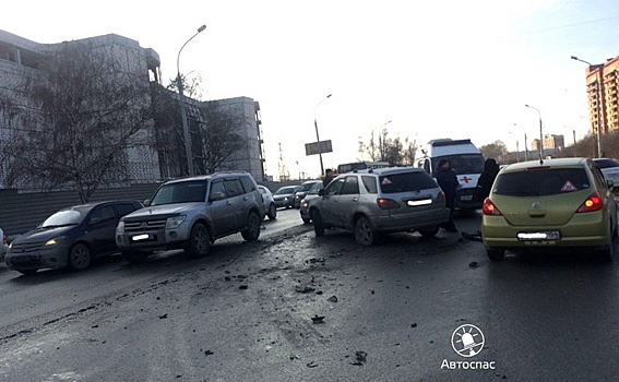 Десять автомобилей собрало ДТП на Гусинобродском шоссе
