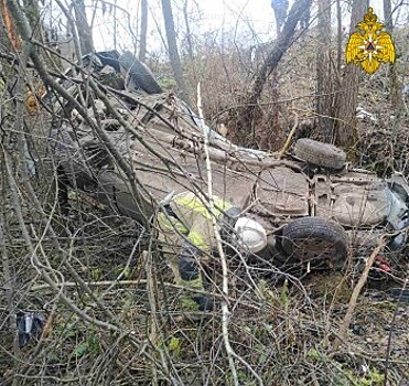 Молодая женщина погибла в перевернувшейся машине