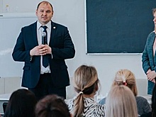 Денис Спирин обсудил перспективы развития учреждения с коллективом чебоксарской гимназии №5