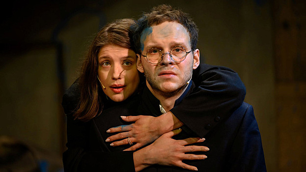 «Идиоты»: каким получился спектакль ученика Юрия Бутусова по роману Достоевского