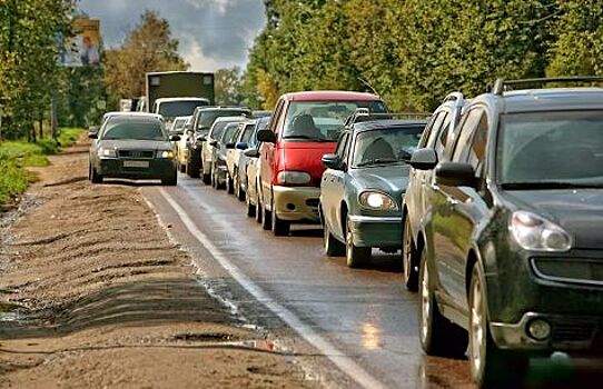 Езда впритирку только замедляет трафик создавая фантомные пробки