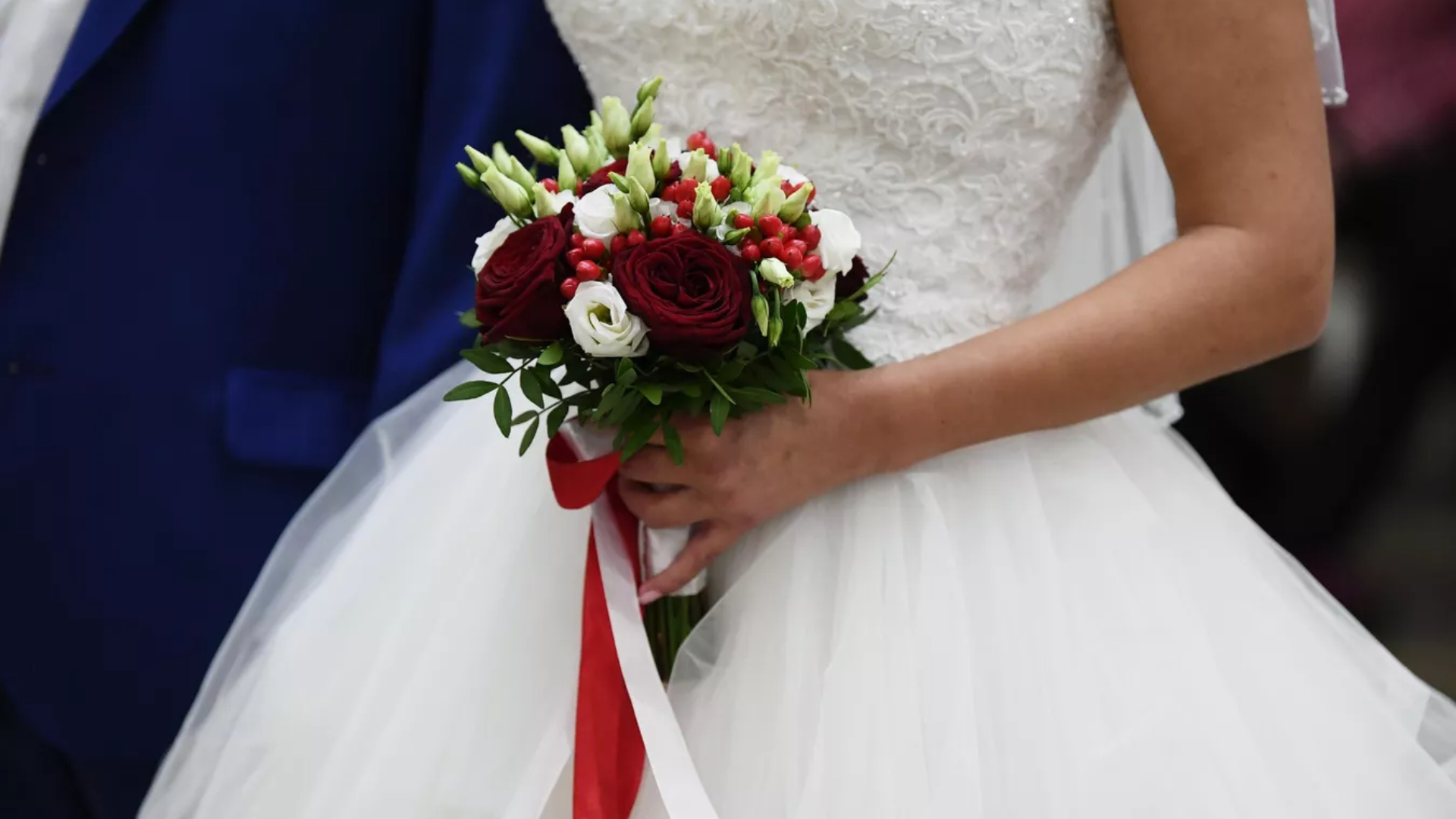 Сябитова призвала россиян отказаться от проведения роскошных свадеб