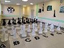 Осужденные ИК-4 УФСИН России по г.Санкт-Петербургу и Ленинградской области изготовили детям Красноборской школы шахматную площадку