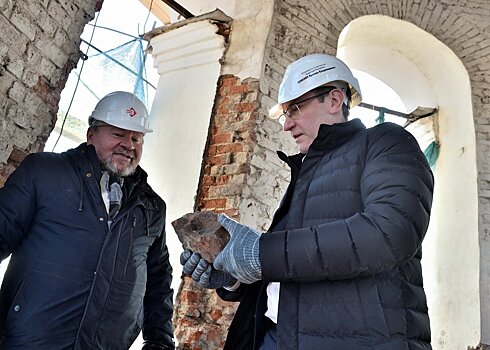 На главном корпусе Ижевского оружейного завода начались работы по восстановлению курантов