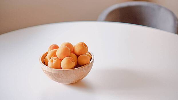 Улучшает цвет и упругость: врач Толмасова рассказала о пользе абрикосов для кожи