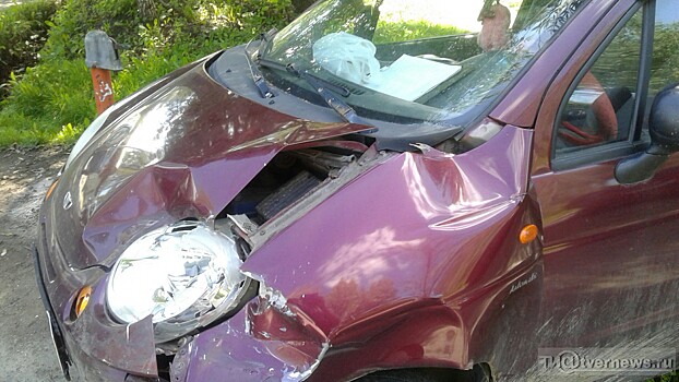 В Твери девушка на "Матизе" устроила ДТП