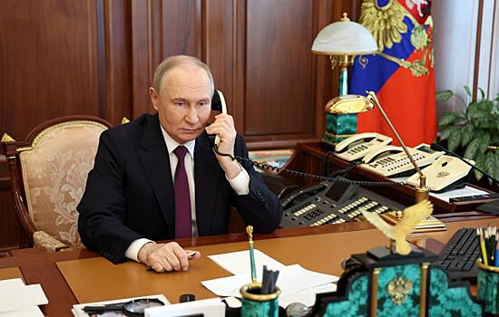 Ушаков анонсировал телефонный разговор Путина с Си Цзиньпином