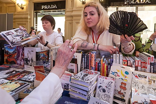 На книжном фестивале "Красная площадь" представили Антологию литератур народов стран СНГ