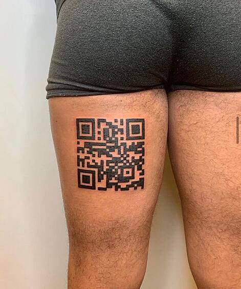 Кто-то даже "зашивает" внутрь свое портфолио, адрес, ссылки на соцсети и прочую нужную информацию.