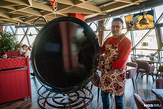 Ближе не было: новосибирец отправился в путешествие в Испанию, чтобы купить огромную сковородку