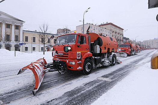 В Дептрансе Москвы уточнили, как быстро уберут снег с дорог