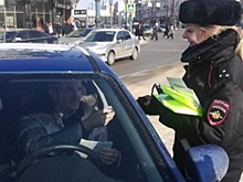 В Воронеже Госавтоинспекция в честь мужского праздника провела акцию «Женский патруль»
