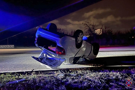 В Волгограде пострадал водитель опрокинувшейся «Лады»