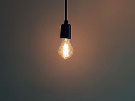 Электрики «Жилищника» починили освещение в доме на Саратовской