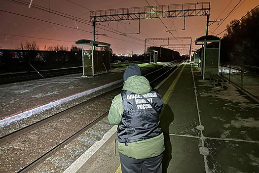 Сибирячка попала под поезд, застряв на путях