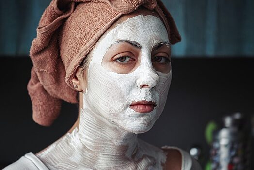 Кусок шампуня и таблетка пасты