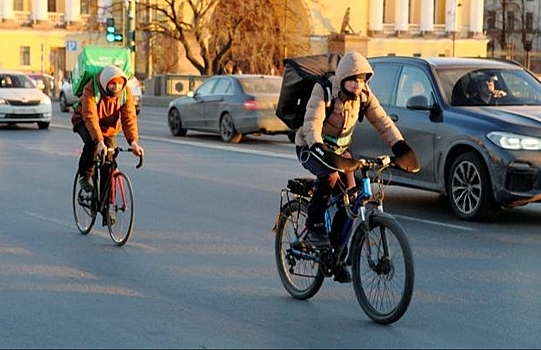 Курьеры превзошли по зарплате врачей, журналистов и «айтишников»