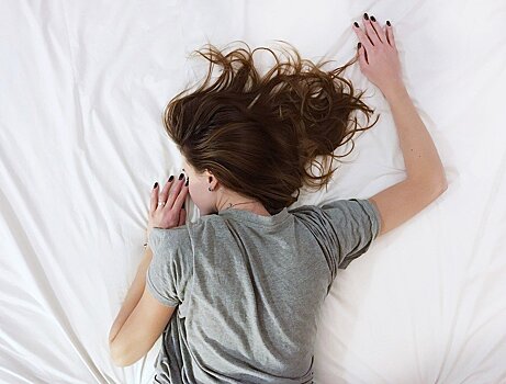 Почему опасно спать на правом боку ночью