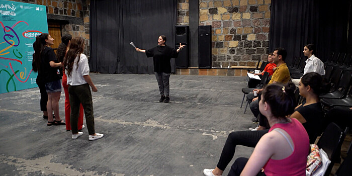 Школьников Армении научат основам драматургии