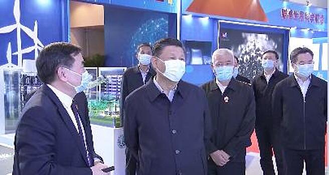Си Цзиньпин посетил выставку научно-технических достижений