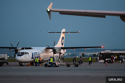 Пассажирский самолет компании Utair ударился хвостом при посадке