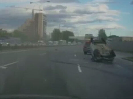 Самолет поневоле: Неровная дорога в Екатеринбурге стала причиной страшной авария