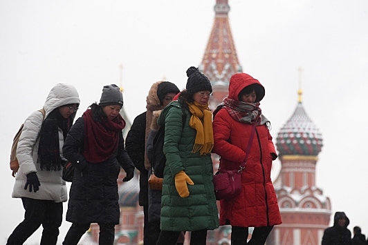 Китайцы массово оформляют визы в Россию