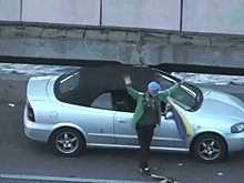 Угрожавшего взорвать мост в Киеве арестовали