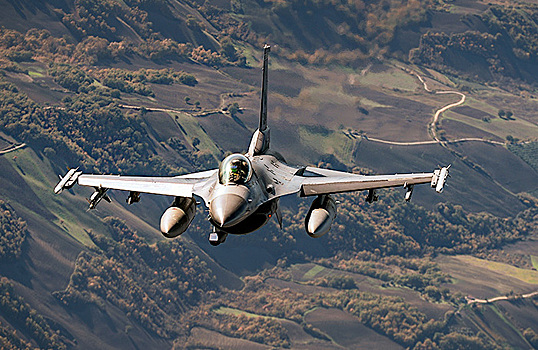 Аналитик объяснил стратегию союзников Украины по предоставлению Киеву F-16