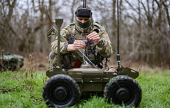 Между минами и под дронами-камикадзе: как роботы-курьеры участвуют в спецоперации