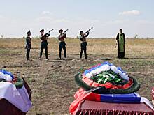 В России бойца СВО похоронили в могиле с водой