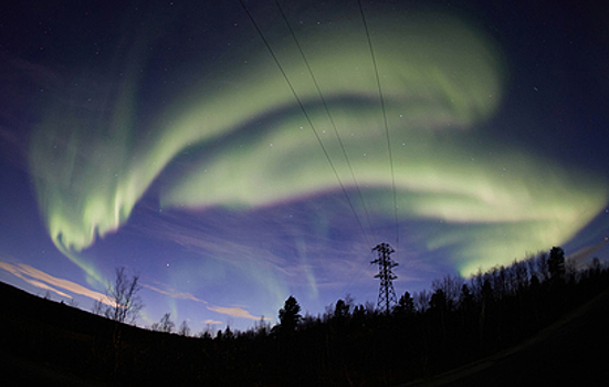 Россияне делятся в соцсетях завораживающими фото северного сияния