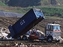 В Волгограде иномарка врезалась в две машины и снесла ограждение
