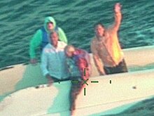 В США спасли семью с 90-летним мужчиной, которая провела 20 часов в море