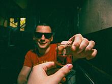 «Не успеваем отгружать водку»: почему в пандемию в Поволжье стали больше пить