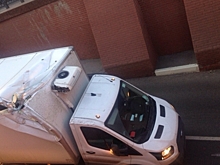 И снова здравствуйте: В Воронеже очередной грузовик застрял под Каменным мостом