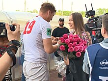 Регбист «Локомотива» сделал девушке предложение после победы в матче