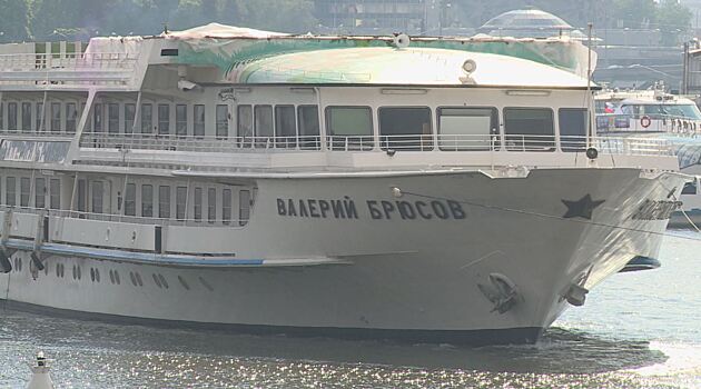 Еще два теплохода покинут акваторию Москвы-реки
