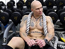 Самый накачанный тренер русского хоккея. Креативные приемы в качалке от Николая Пронина